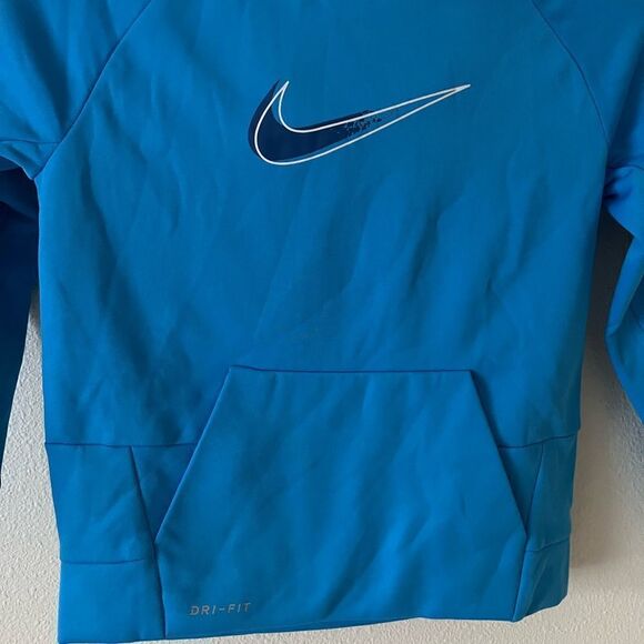 Nike Boys Therma GFX Legacy Hoodie 6 M - Picture 5 of 6